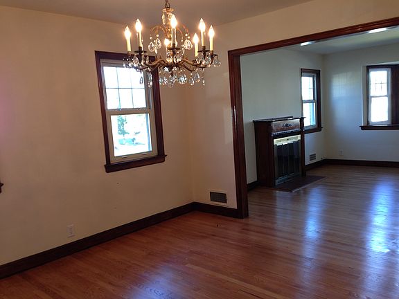 5th image of 456 Riverview Ave