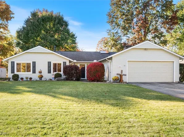 5010 Meadow Moss Ln, North Ridgeville, OH 44039