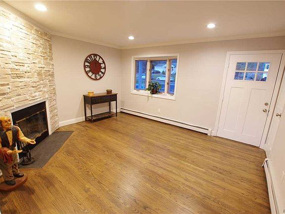 3rd image of 18 Heather Ct