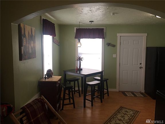 2nd image of 302 W Locust St