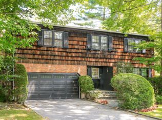 33 Reyna Ln, New Rochelle, NY 10804