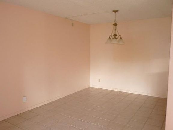 4th image of 702 Sunny Pine Way APT H1
