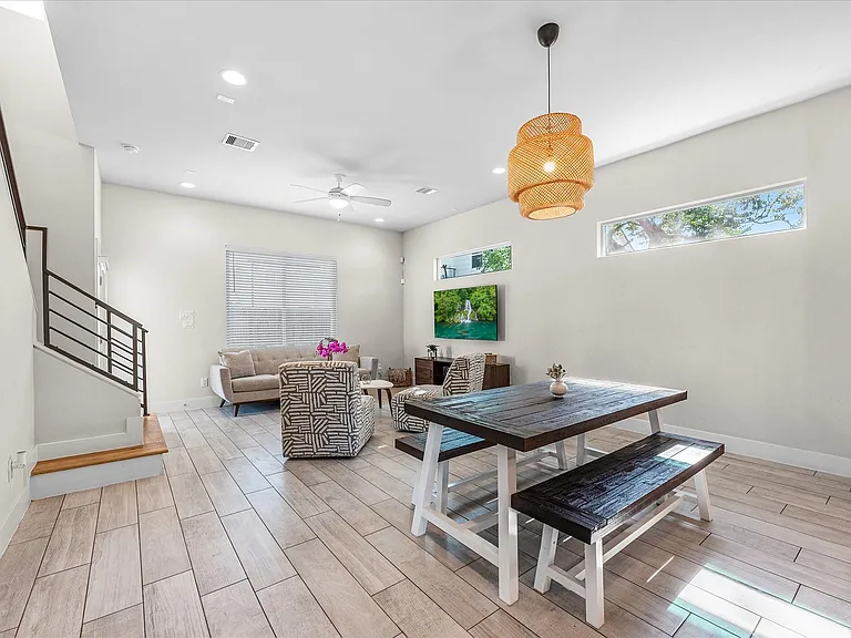 2210 Wipprecht St — Photo 9