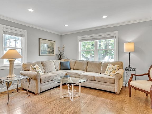 4th image of 15 Spinney St #1