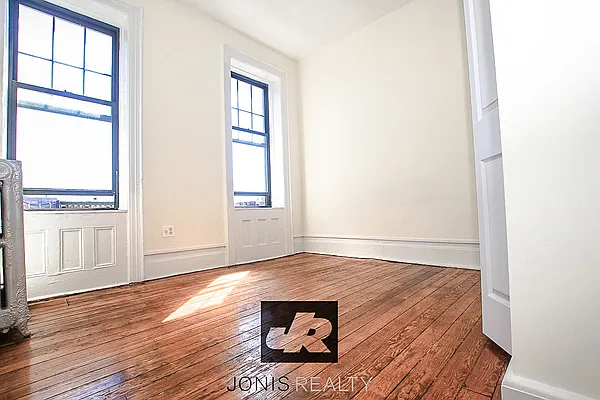 Rented by Jonis Realty | media 20