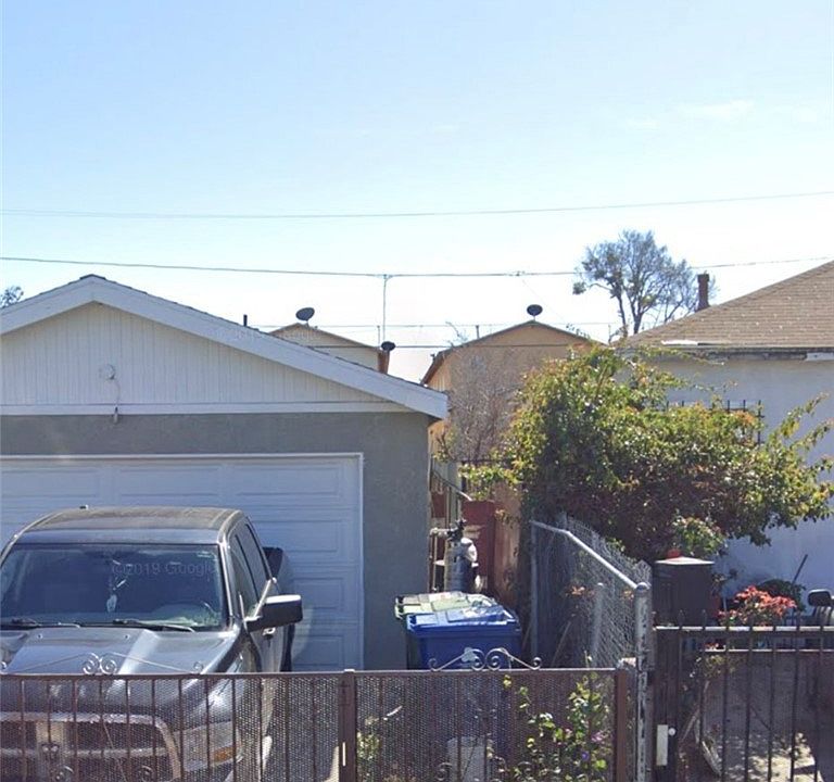 1st image of 918 E 112th St