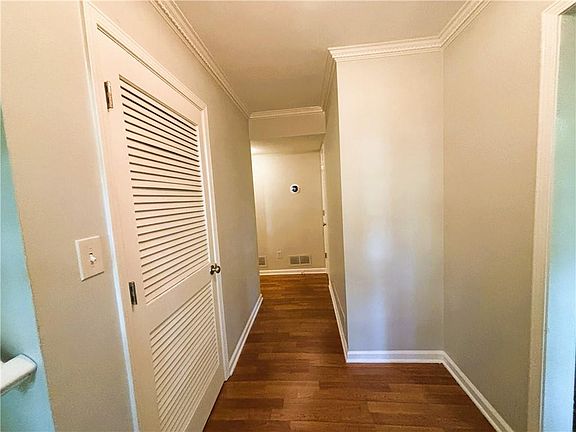 3rd image of 3801 Oxford Way E