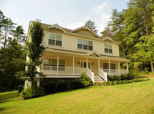1789 Price Dr, Farmville, VA 23901
