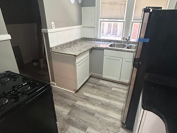 3rd image of 4324 W Buena Vista St #A