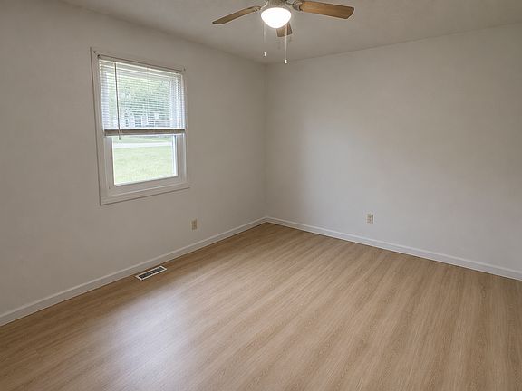 3rd image of 660 E Lakeside Dr