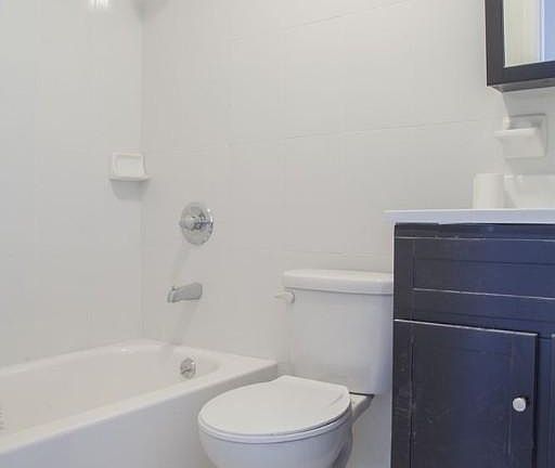 3rd image of 106 Moore St #2R