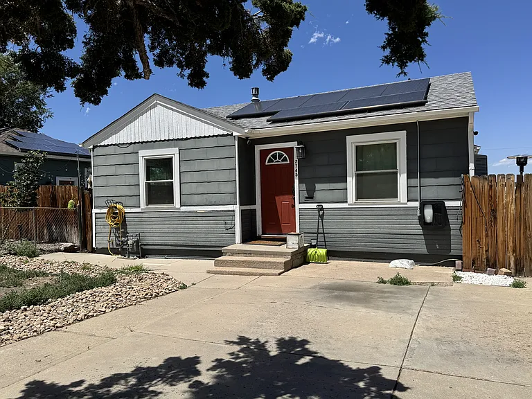 2745 W Archer Pl — Photo 1