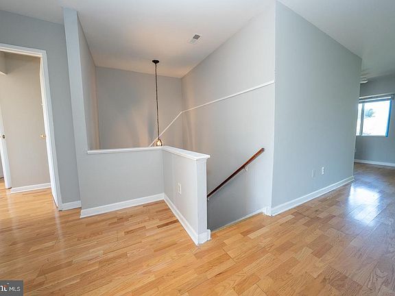 5th image of 1310 Meadowview Ln #1310