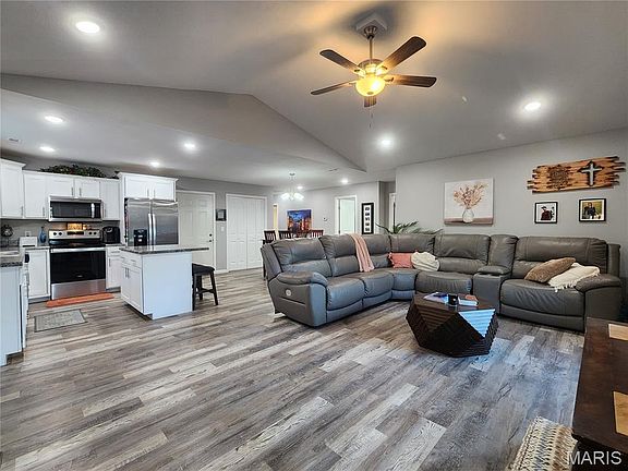 5th image of 202 Macintosh Ln