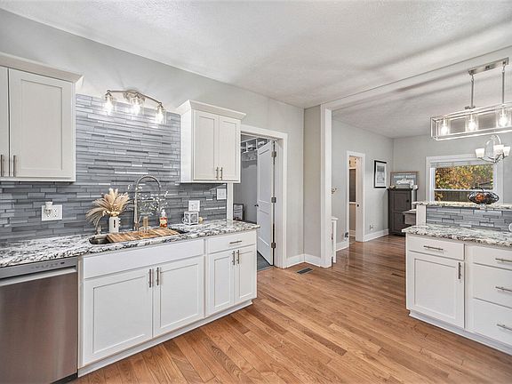 4th image of 318 W River St