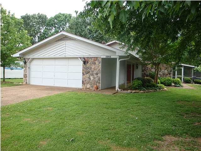 1st image of 1266 Village Green Dr