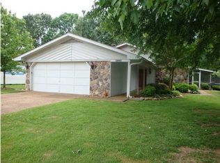1266 Village Green Dr, Hixson, TN 37343