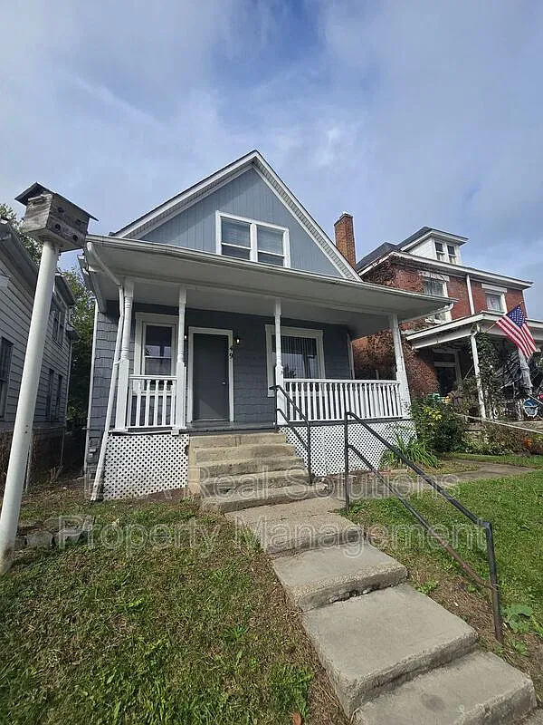 3 bed, 1.0 bath, 1339 sqft, $1,250 — Photo 1