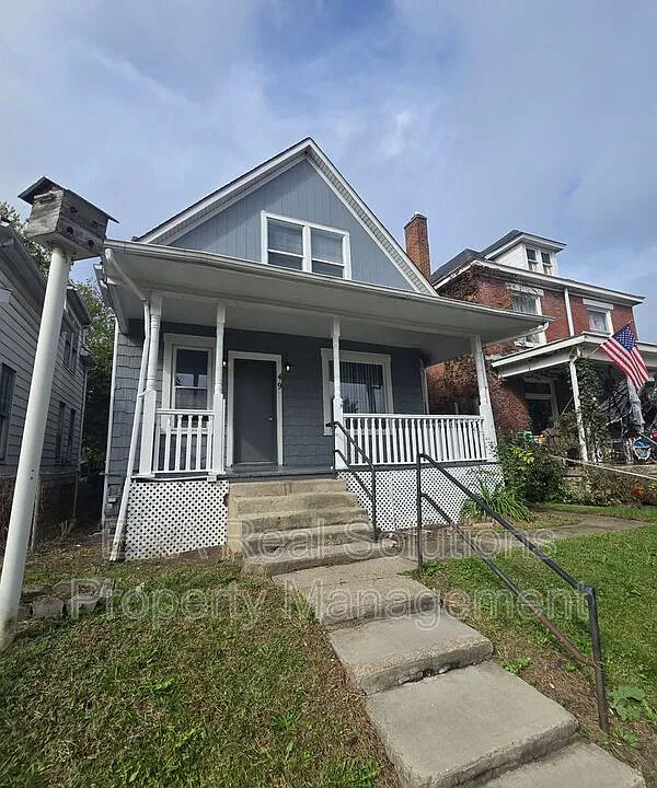 49 S Harris Ave