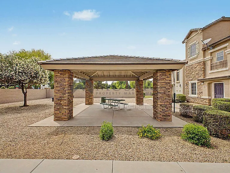 1384 S Sabino Dr — Photo 28