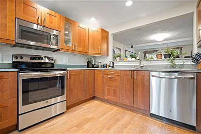 3 bed, 1300 sqft, $3,700 — Photo 2