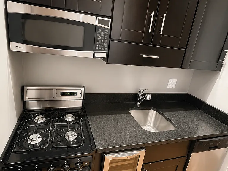 248 Mott St #19 — Photo 5
