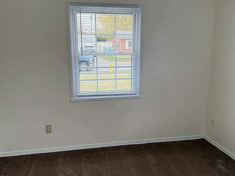 411 Eberhart Dr — Photo 6