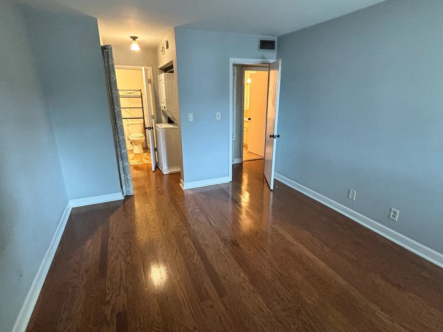 2 bed, 976 sqft, $1,800 — Photo 3