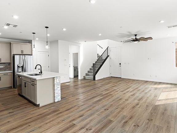 4th image of 633 Infinity Ridge St