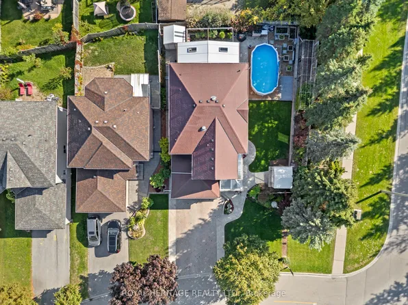1101 Gossamer Dr, Pickering, ON L1X 2T7
