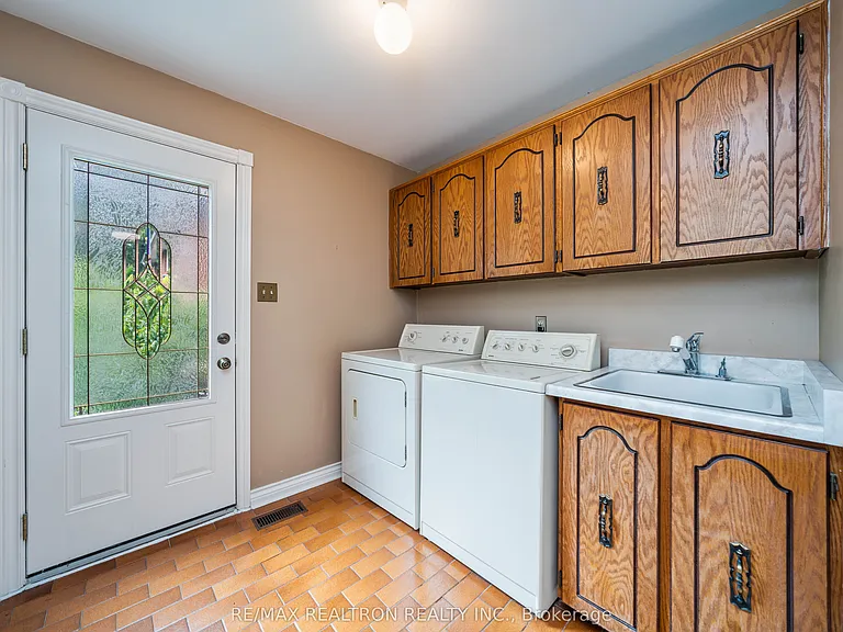 194 Glenada Ct — Photo 34