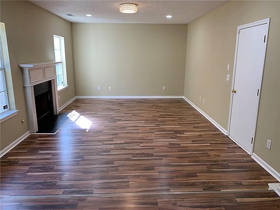 5th image of 1602 Village Place Cir NE