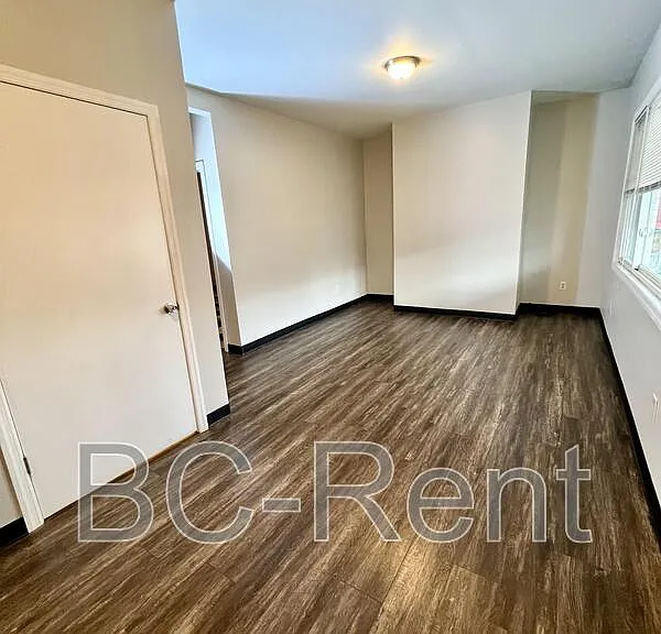 1127 Main St #1 — Photo 5