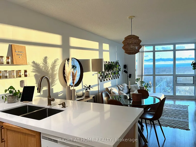 28 Harrison Garden Blvd #1007 — Photo 9