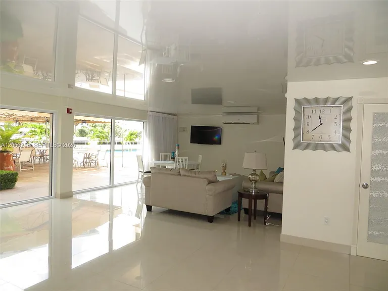 220 Kings Point Dr #606 — Photo 22