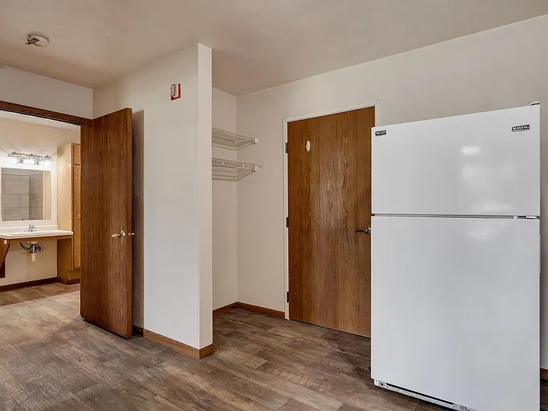 121 N Steiner Ter — Photo 13