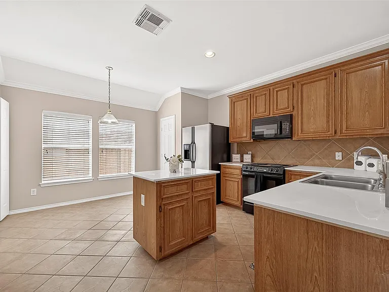 1646 Martin Lake Dr — Photo 13
