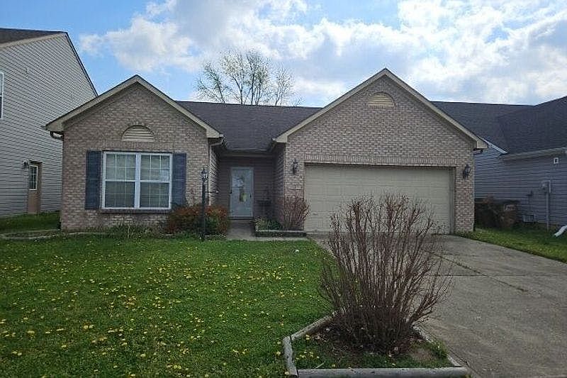 1st image of 3285 Lakestream Dr