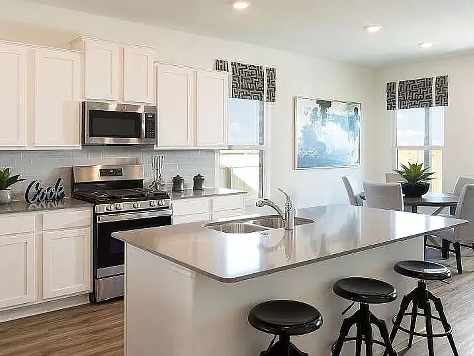 1005 Bluewood Bnd