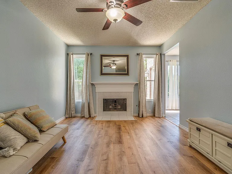 1605 Highdale Ct — Photo 23
