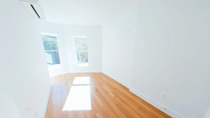 Rented by EXR | media 38