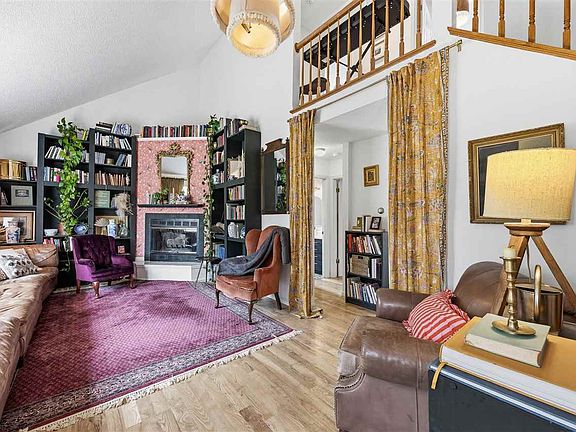 3rd image of 709 Holiday Rd