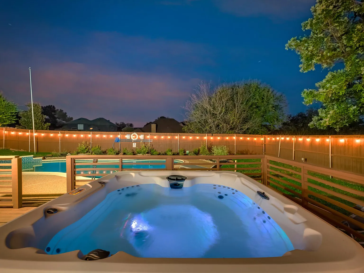 5 bed, 2093 sqft, $9,750 — Photo 2