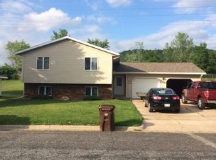 1050 Terrace Dr, Onalaska, WI 54650