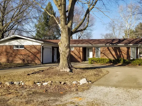 209 Matteson Dr, Villa Grove, IL 61956