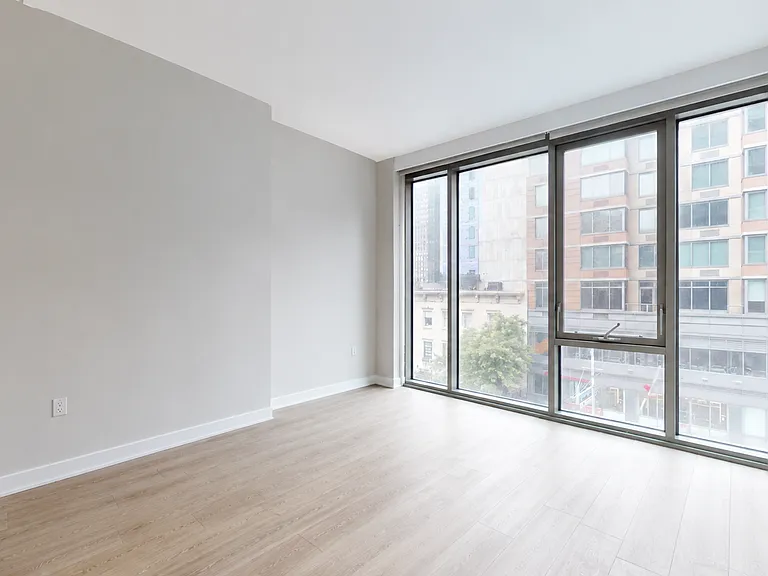 237 E 34th St #401 — Photo 9