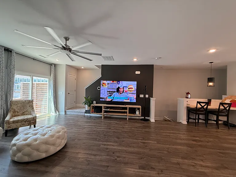 1251 Commack Dr — Photo 5
