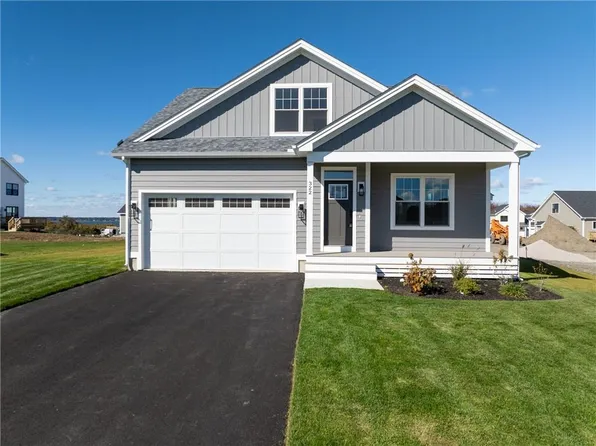 322 Freedom Trail Dr, Portsmouth, RI 02871