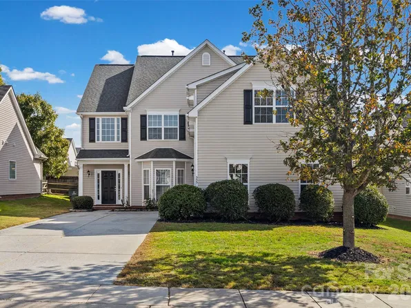 555 Clearwater Dr NW, Concord, NC 28027