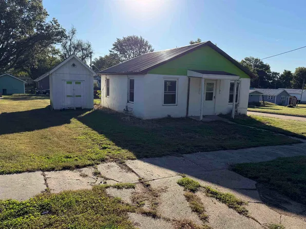 802 McLean St, Falls City, NE 68355